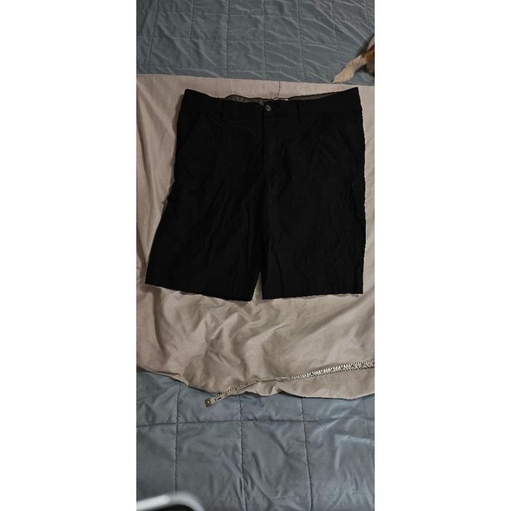 Weatherproof pre-owned men's black cargo shorts SIZE 40